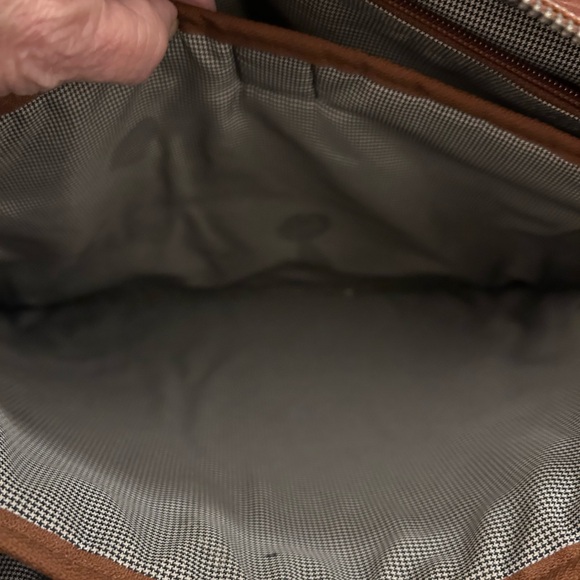 Brown Shoulder Bag with Leather Material and Structured Design - Picture 5 of 13